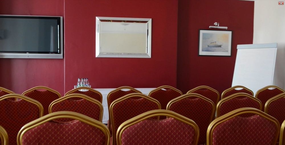 Отель Portrush Adelphi Экстерьер фото The conference room
