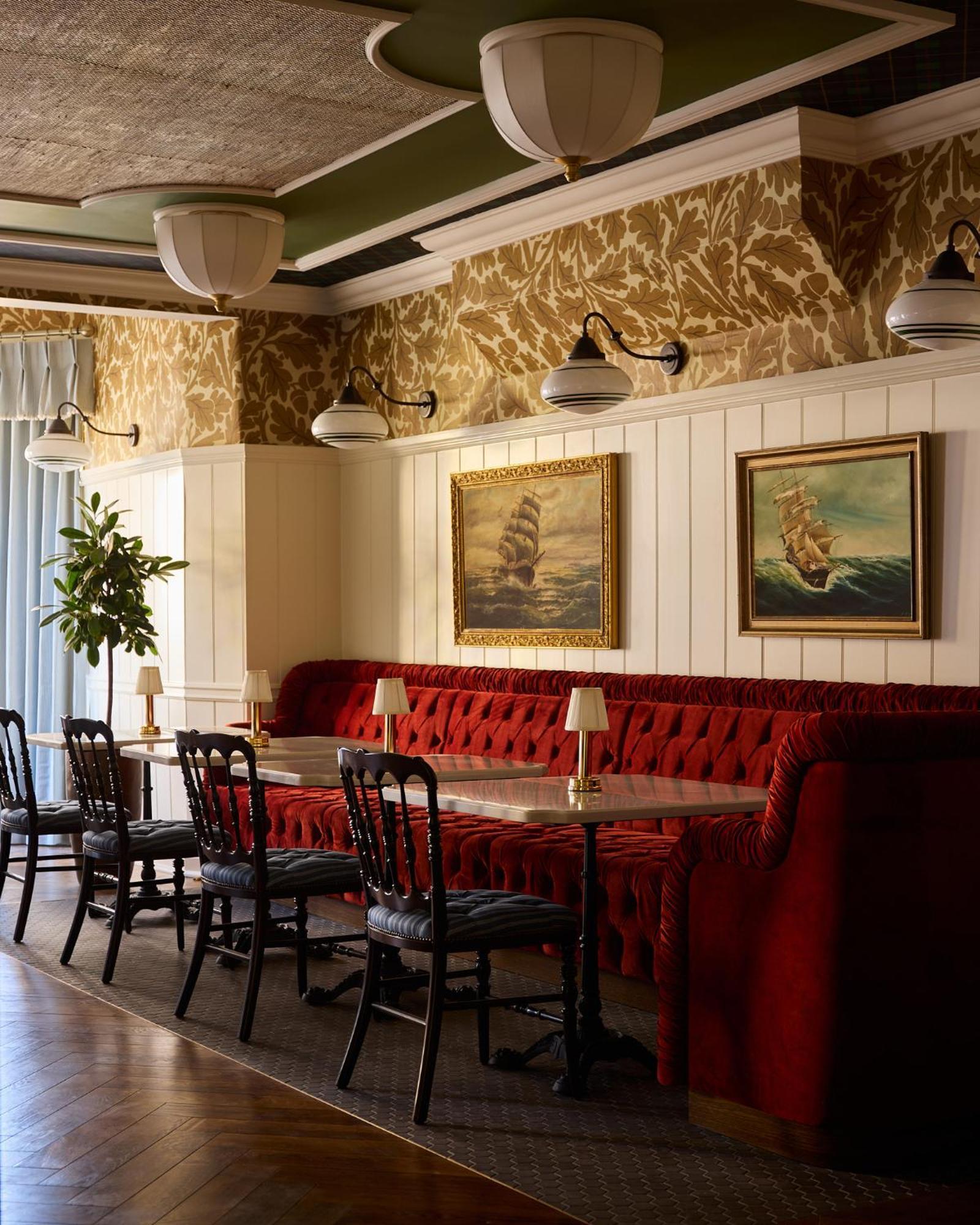 Отель Portrush Adelphi Экстерьер фото