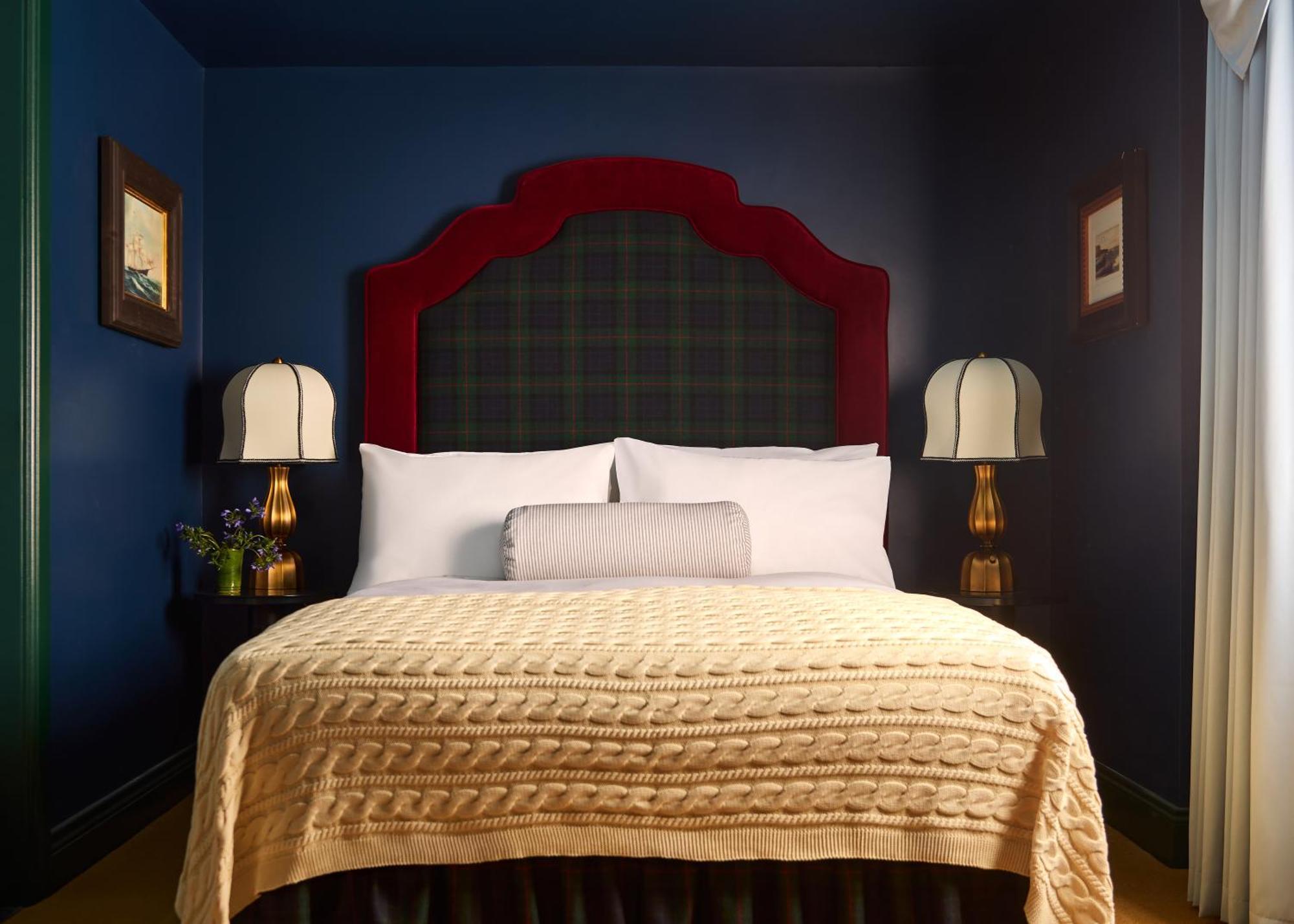 Отель Portrush Adelphi Экстерьер фото